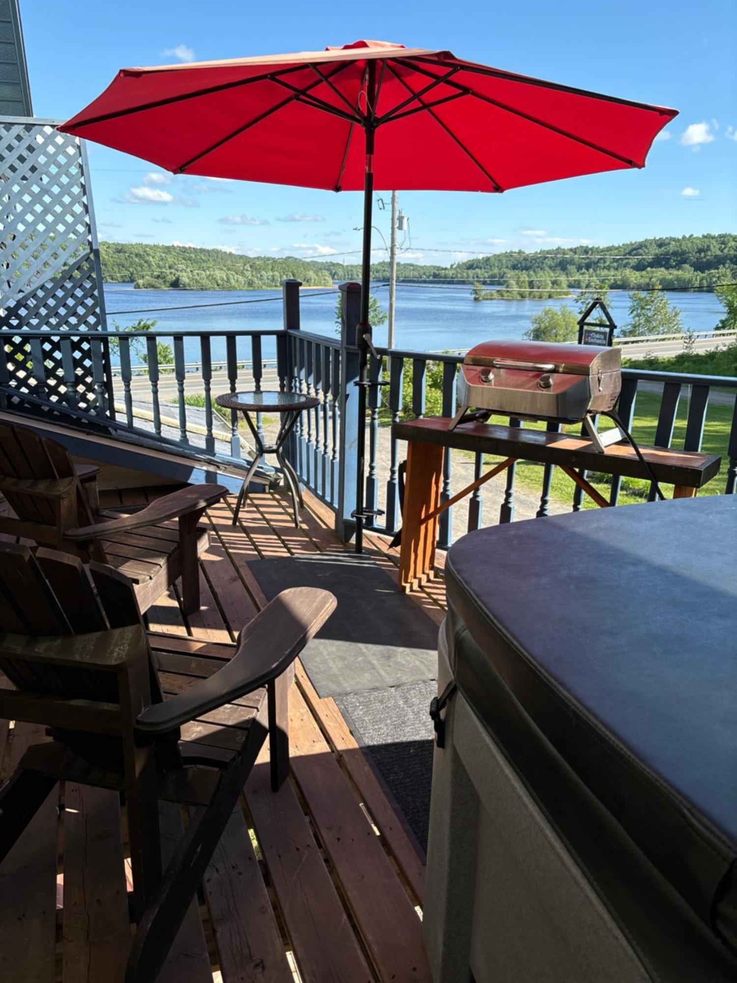 Domaine De La Baie, Les Suites Shawinigan Esterno foto
