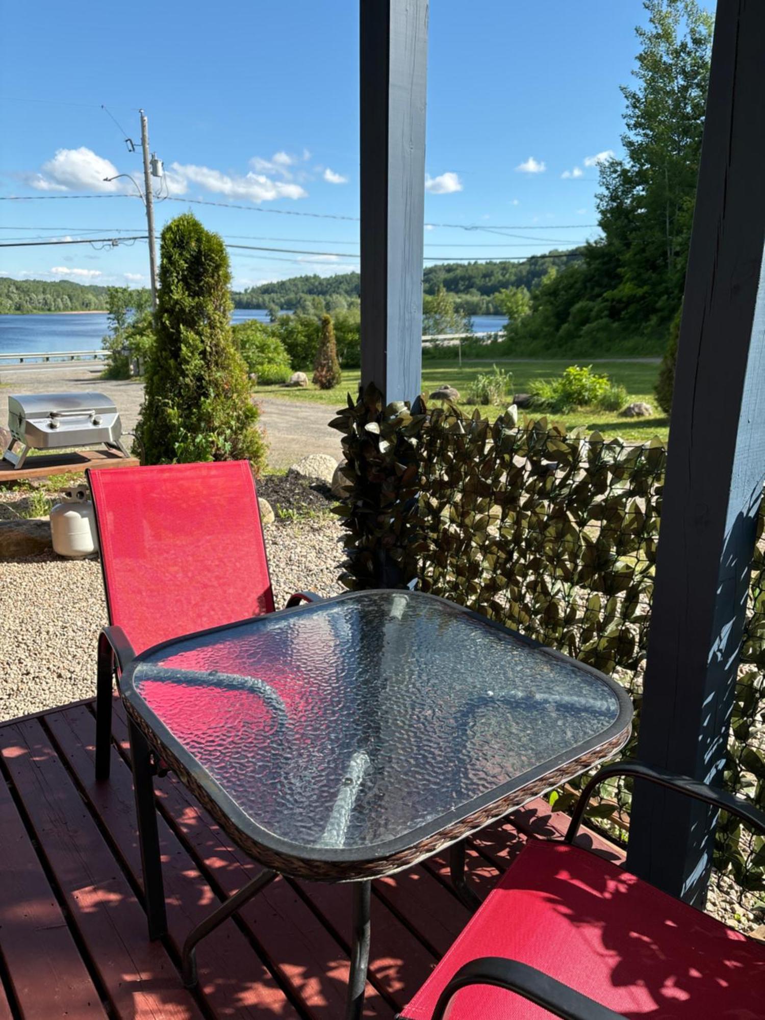 Domaine De La Baie, Les Suites Shawinigan Esterno foto